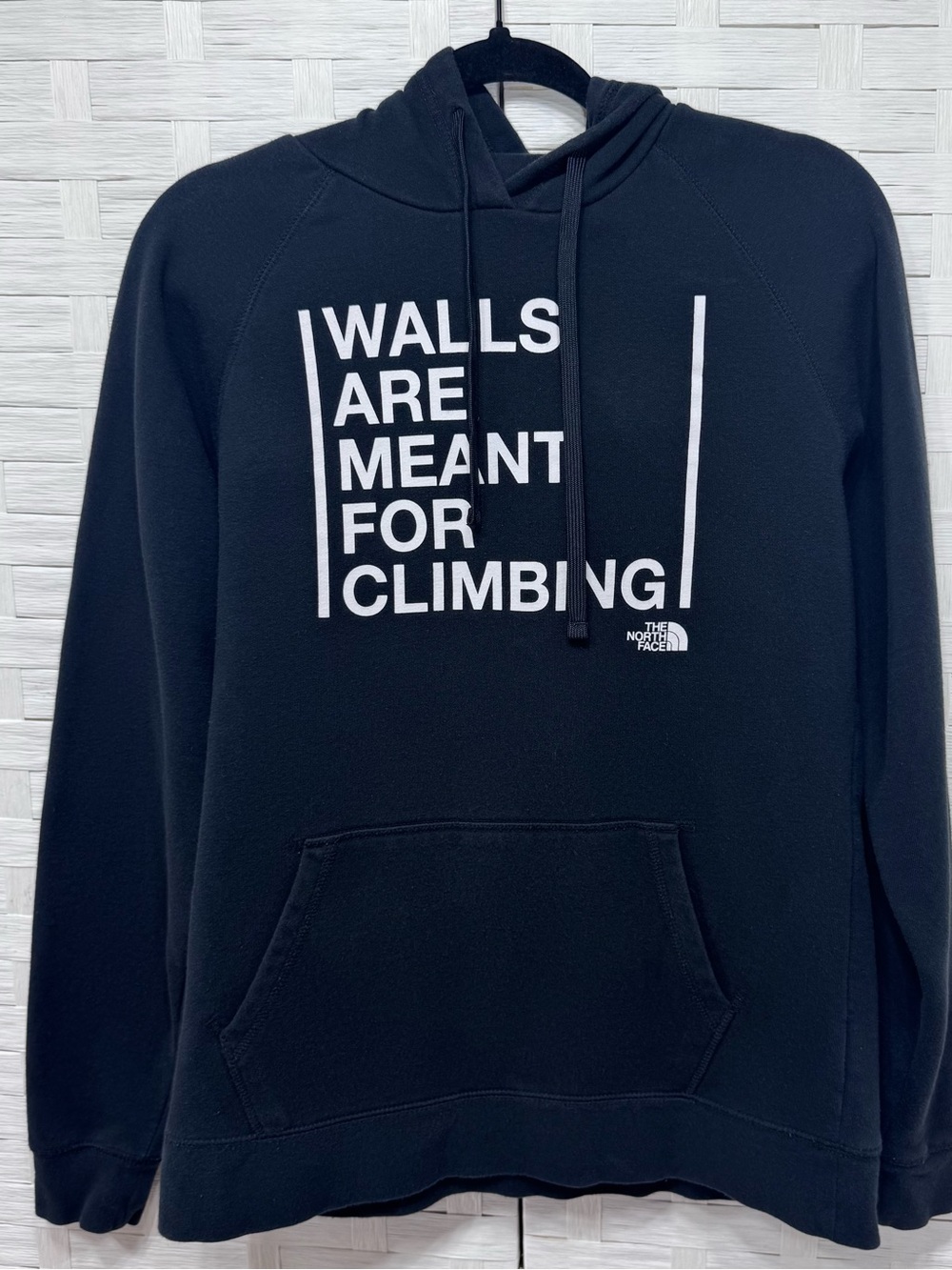 THE NORTH FACE Walls Are Meant For Climbing Hoodie with Kangaroo Pocket Large